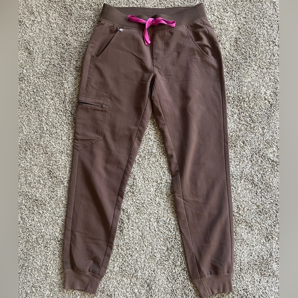 Figs Brown (Smokey Taupe) Scrub Set with Pink Drawstring - Picture 2 of 7
